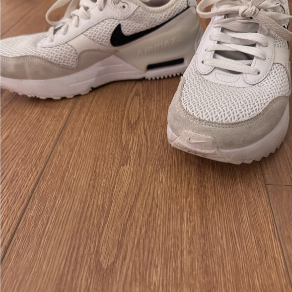 Nike AirMax 🤍 - Picture 2 of 6